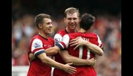 Mertesacker opens contract talks with Arsenal