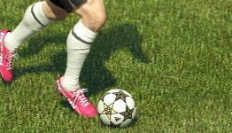 Review: PES 2014 Gets The Ball Caught Between Its Feet | eGamer