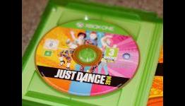 Here’s What Happens When You Put An Xbox One Game in a PS4