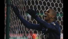 Ashley Young Comes Out Strong to Inspire His Team