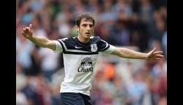 Everton slap £25m price tag on Baines to ward off Manchester United interest