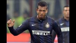 Inter chief open to Guarin exit amid Chelsea & Manchester United interest
