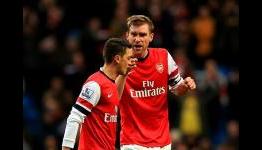 Mertesacker and Rosicky sign new Arsenal contracts