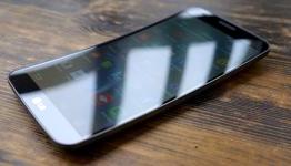 Should this year’s Nexus phone use LG’s curved-screen tech?