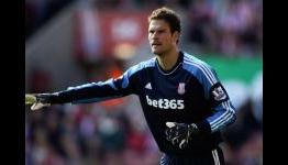 Begovic flattered by Manchester United and Real Madrid rumours