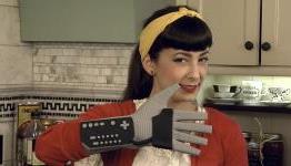 Forget the Oculus Rift. Behold The Power Mitt (Oven Glove)