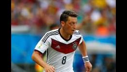 Ozil: Cristiano Ronaldo is a true genius