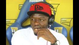 Sulley Muntari Giving away money in brazil – World Cup 2014