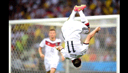 Klose’s record goal gets thumbs up from joint-holder Ronaldo!