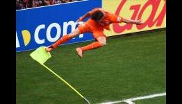 Netherlands 2-1 Mexico: Van Gaal’s men seal dramatic comeback win in Fortaleza heat
