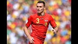 Man Utd still lead Vermaelen chase despite Barcelona interest