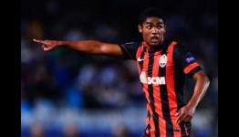 Douglas Costa open to AC Milan move
