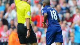 Manchester United winger Ashley Young booked for comical dive against Sunderland