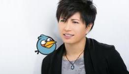 Japanese Singer GACKT Attempts to Play Angry Birds