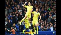 Frightening Chelsea lay down title marker to misfiring Manchester City