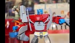 Video Game Crafts ‘N Gear #80: Kirby NES, PlayStation Transformer, Lego Super Mario Lamp