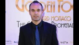 Cristiano Ronaldo Beaten by Andres Iniesta to Golden Foot 2014 Award