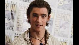 Brenton Thwaites in Talks to Join ‘Pirates of the Carribbean 5’
