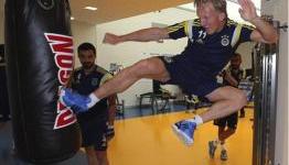 Dirk Kuyt is still the flying Dutchman as former Liverpool forward shows off his Kung Fu skills