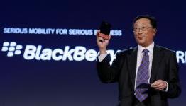 BlackBerry will pay you to dump your iPhone for a Passport