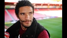 David James Lashes Out At Goalpost, Goalpost Wins Comfortably (Video)