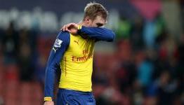 Jamie Carragher: Arsenal skipper Per Mertesacker’s performance at Stoke not acceptable