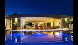 Minecraft Developer Beats Jay-Z & Beyonce to Luxury Mansion
