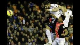 Negredo the hero as Valencia keep up Champions League push