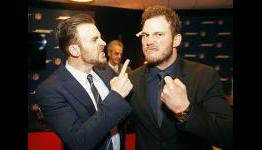 Jimmy Fallon, Chris Pratt And Chris Evans Photobomb Super Bowl Fans