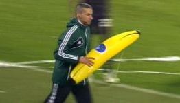 Feyenoord Fan Throws Inflatable Banana At Roma’s Gervinho As Europa League Tie Descends Into Chaos