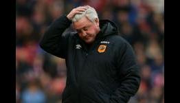 Officials cost us against Stoke, says furious Bruce