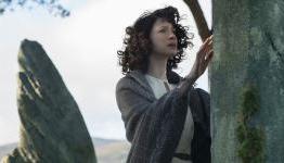 DVD Review: Outlander: Season One, Volume One | Cinematically Enigmatic