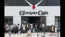 Akihabara, AKB48 and The Gundam Cafe – TRAVELOGUE [SnapThirty]