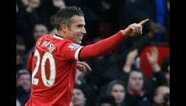 ‘Manchester United will spend €275m this summer’ – Van Persie
