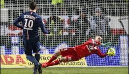 5 goalkeepers who deserve to be upgraded in FIFA 16