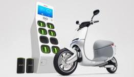 Electric scooter with swappable batteries hits market