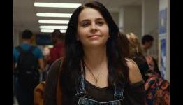Dark Editorial: The Duff: Review -The Next “Mean Girls”?