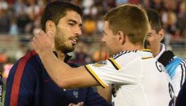 Record crowd sees Barcelona beat LA Galaxy as Luis Suarez scores