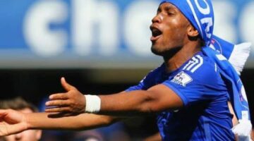 Drogba mobbed by Montreal Impact fans