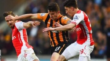 Robbie Brady: Norwich sign Hull City winger on three-year deal