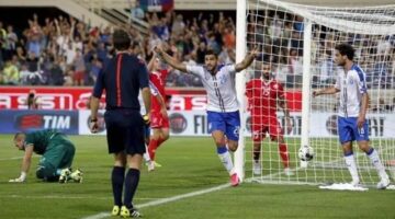 Graziano Pellè leads Italy nearer Euro 2016 with winner against Malta