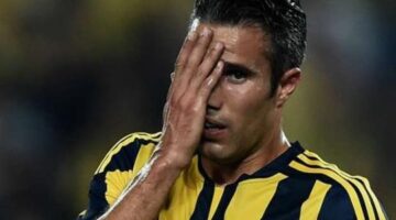 Van Persie situation worries Netherlands boss Blind
