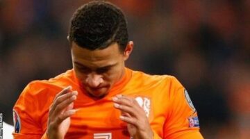Netherlands drop Memphis Depay and Robin van Persie for Wales