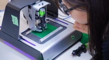 Fast circuit maker wins Dyson award