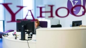 Yahoo’s Options Range From Quick Sale to Muddle Amid Slump