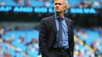 Why Manchester United would be mad to ignore Mourinho and stick with Van Gaal