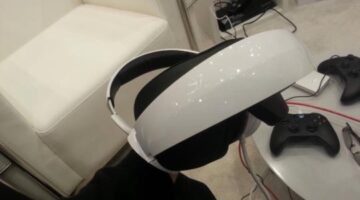 The first foldable smart mobile theater that works with any game console on the market