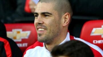 Victor Valdes announces Man Utd departure
