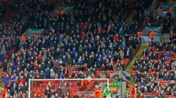 Carragher proud of Liverpool ticket-price U-turn