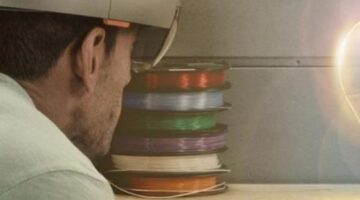 Microsoft gears up to roll out HoloLens beta kits, Actiongram mixed-reality videos | ZDNet